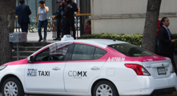 Policías de CDMX atoran a taxista durante intentona de secuestro