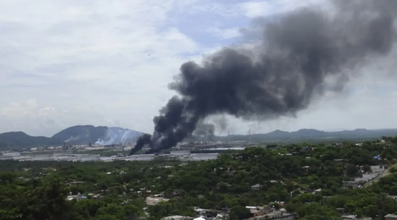 Fuerte explosión en la Refineria de Salina Cruz, Oaxaca