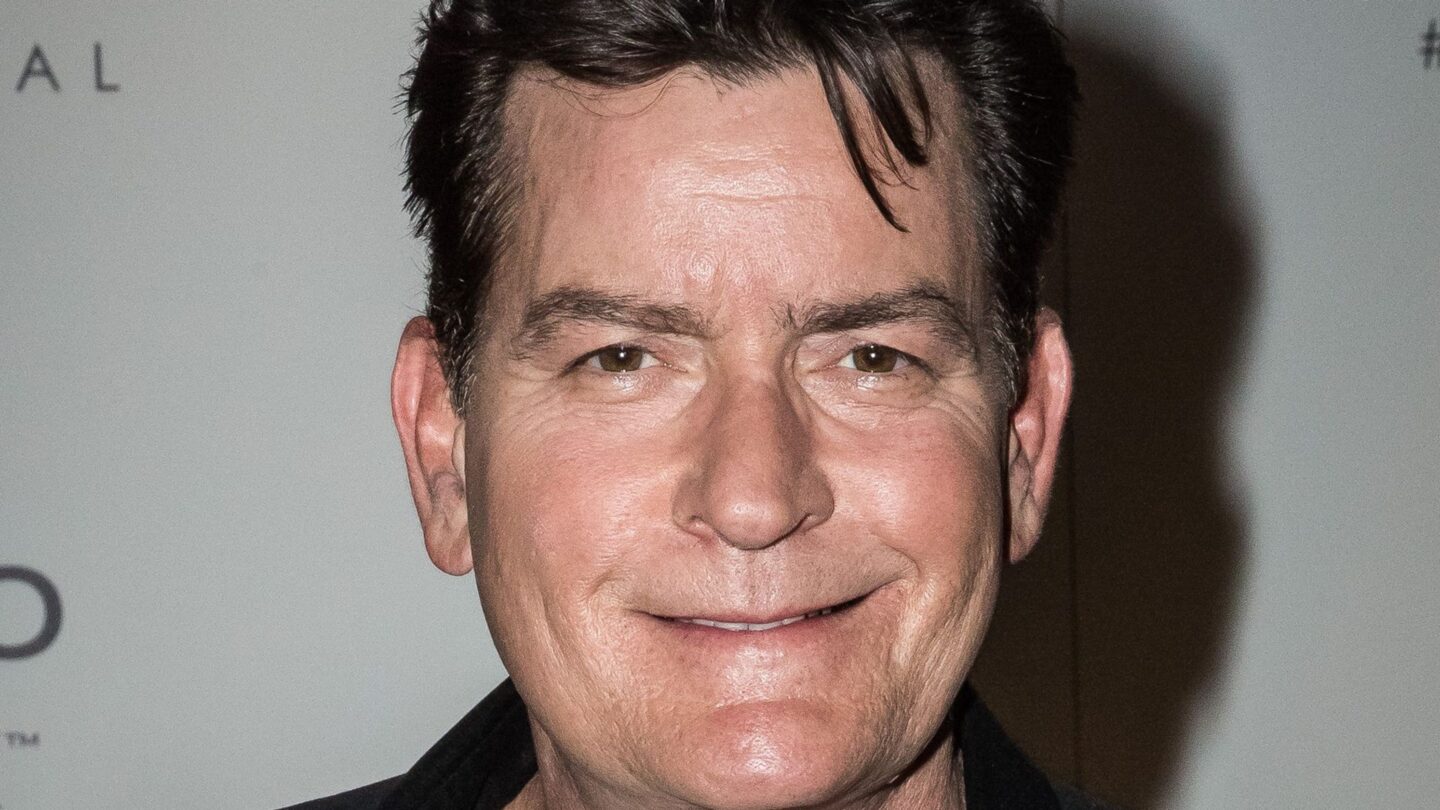 Charlie Sheen cumple 54 años con muchos escándalos y sin trabajo en Hollywood
