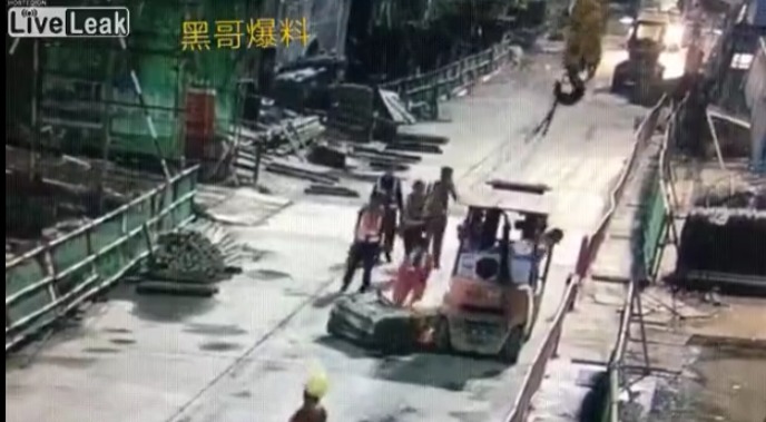 VÍDEO | Obrero muere aplastado por un bloque de cemento