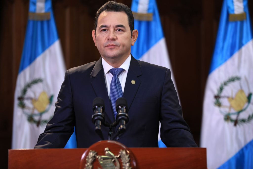 Presidente de Guatemala defiende a Ricardo Arjona de burlas