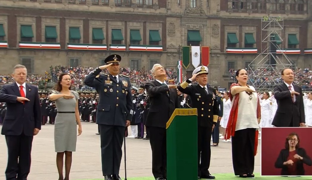 AMLO presente y encabezando su primer desfile militar del 16 de septiembre