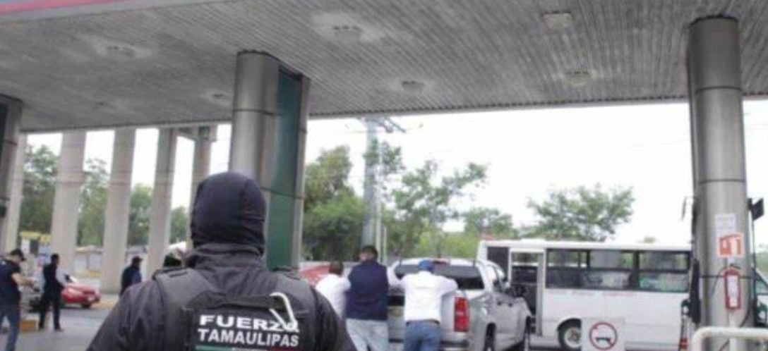 Clausura la 4T 9 gasolineras por rechazar vender gasolina a militares