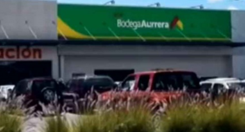 Atoran a menor de 13 robando cuadernos y plumones en Aurrera