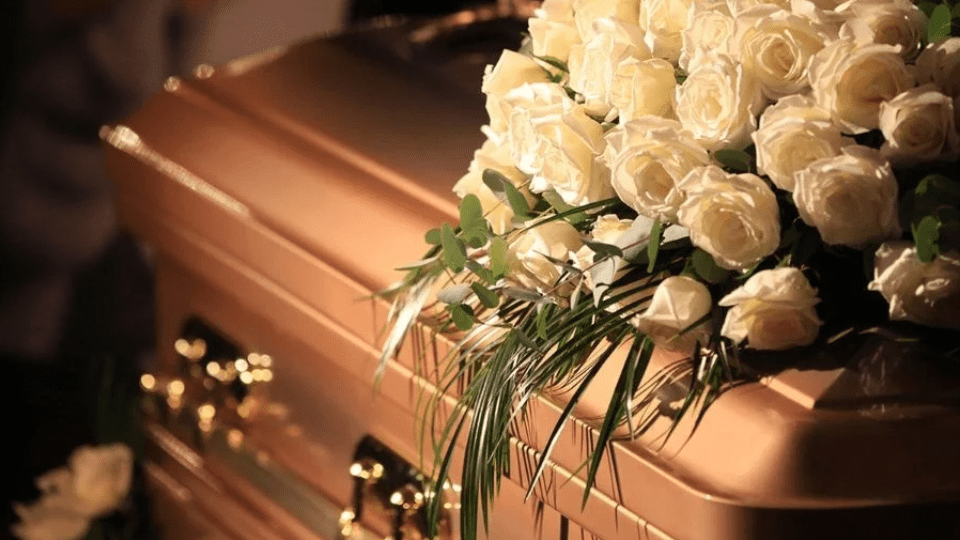 Muere una mujer de 73 años por infarto y que dio a luz a unas gemelas