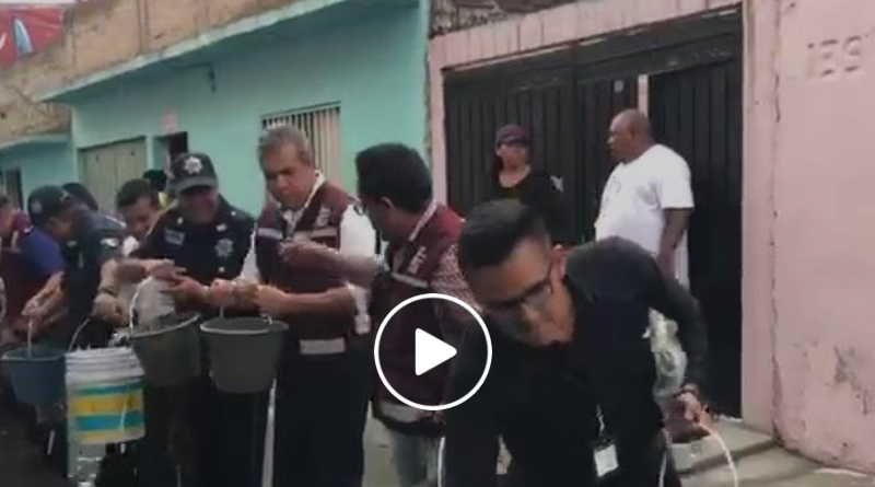Alcalde de Ecatepec, de buen corazón pero con poco Gobierno; así ayudo en los cubetazos