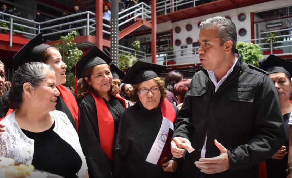 Primera Escuela de Manejo Femenil