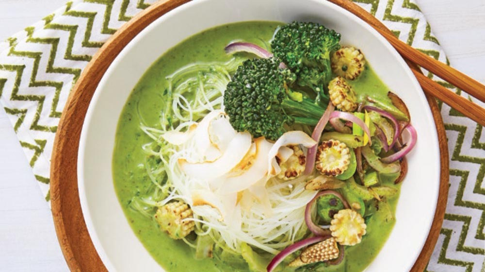 RECETA COMIDA: Sopa de fideos con verduras en curry verde de brócoli