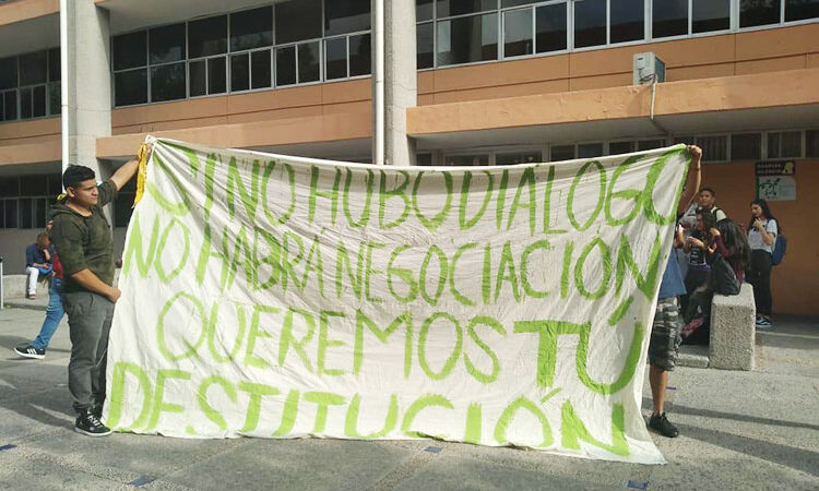 Alumnas de la UASLP denuncian a plantilla de maestros acosadores