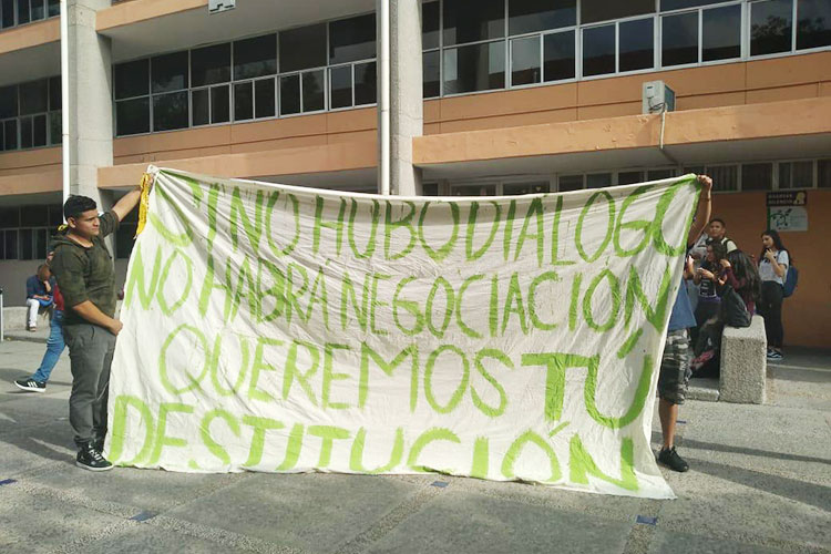 Alumnas de la UASLP denuncian a plantilla de maestros acosadores