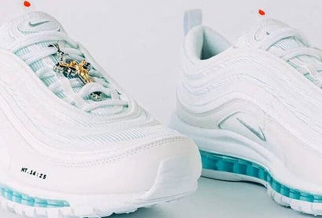 Venta de sneakers inspirados en Jesús: Contienen agua bendita, 3 mil dólares