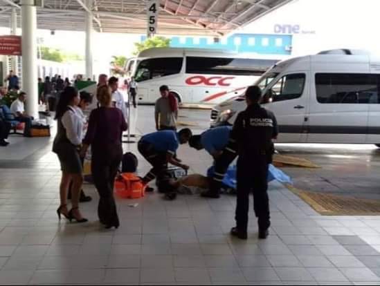 Un turista murió en la Terminal ADO Playa del Carmen, se le atoro su comida