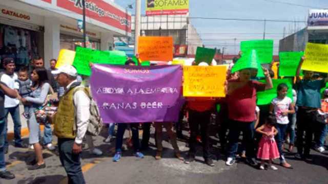 Esto da pena ajena: Bloquean avenida Morelos, en San Cristóbal para pedir que abran antro donde entraban menores en Ecatepec