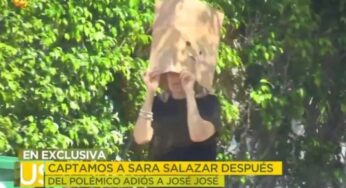 Sara Salazar sale a tirar la basura con bolsa de papel en la cabeza