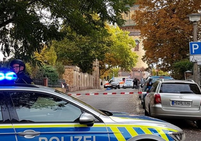 Tirador transmitió ataque a sinagoga en Alemania en que murieron dos personas