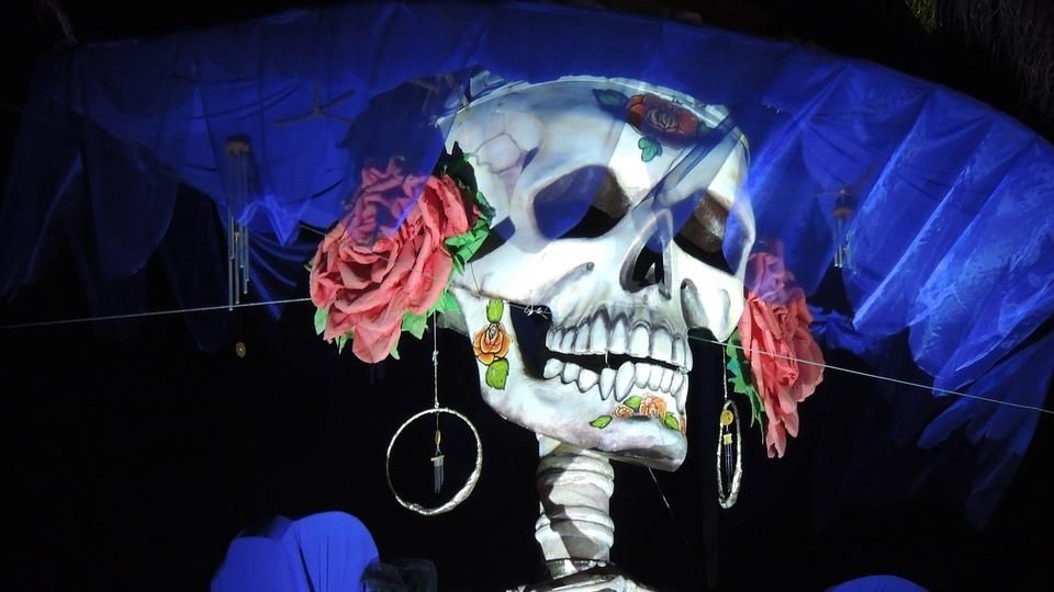 Calaveritas: Burla Literario de los mexicanos a la muerte, la huesuda