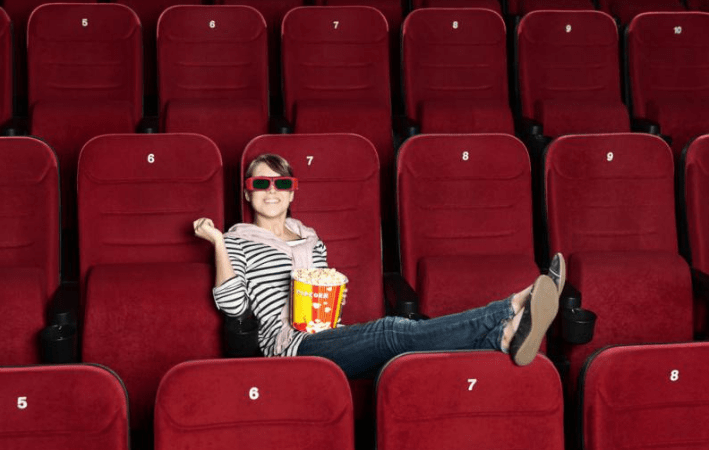PUEDES AHORRAR EN TU AFORE AL IR AL CINE Y COMPRAR VIDEOJUEGOS
