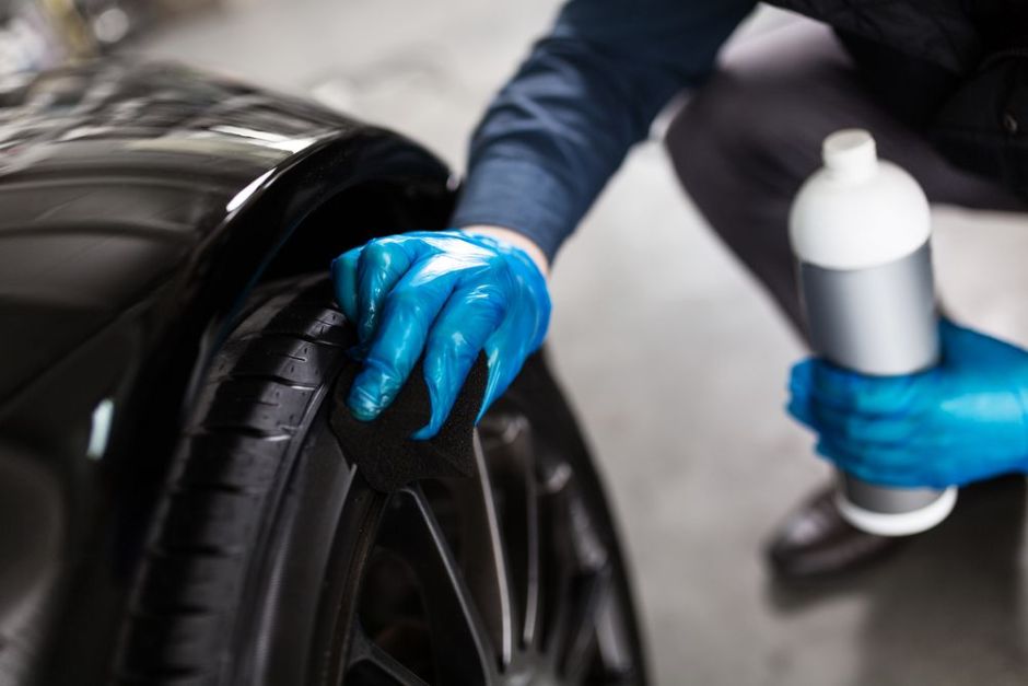 Sácale brillo a las llantas de tu carro con Coca Cola