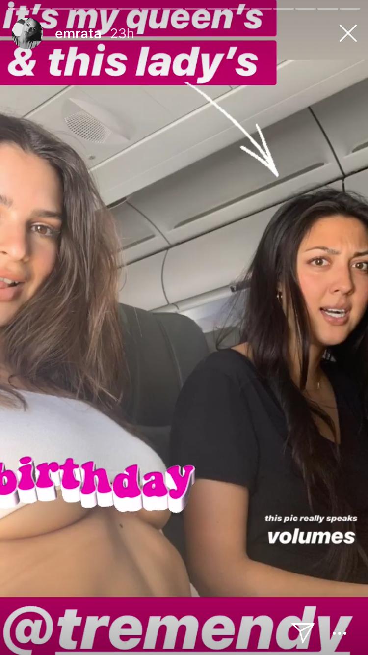 Emily Ratajkowski enseñó todo esto subiéndose a un avión