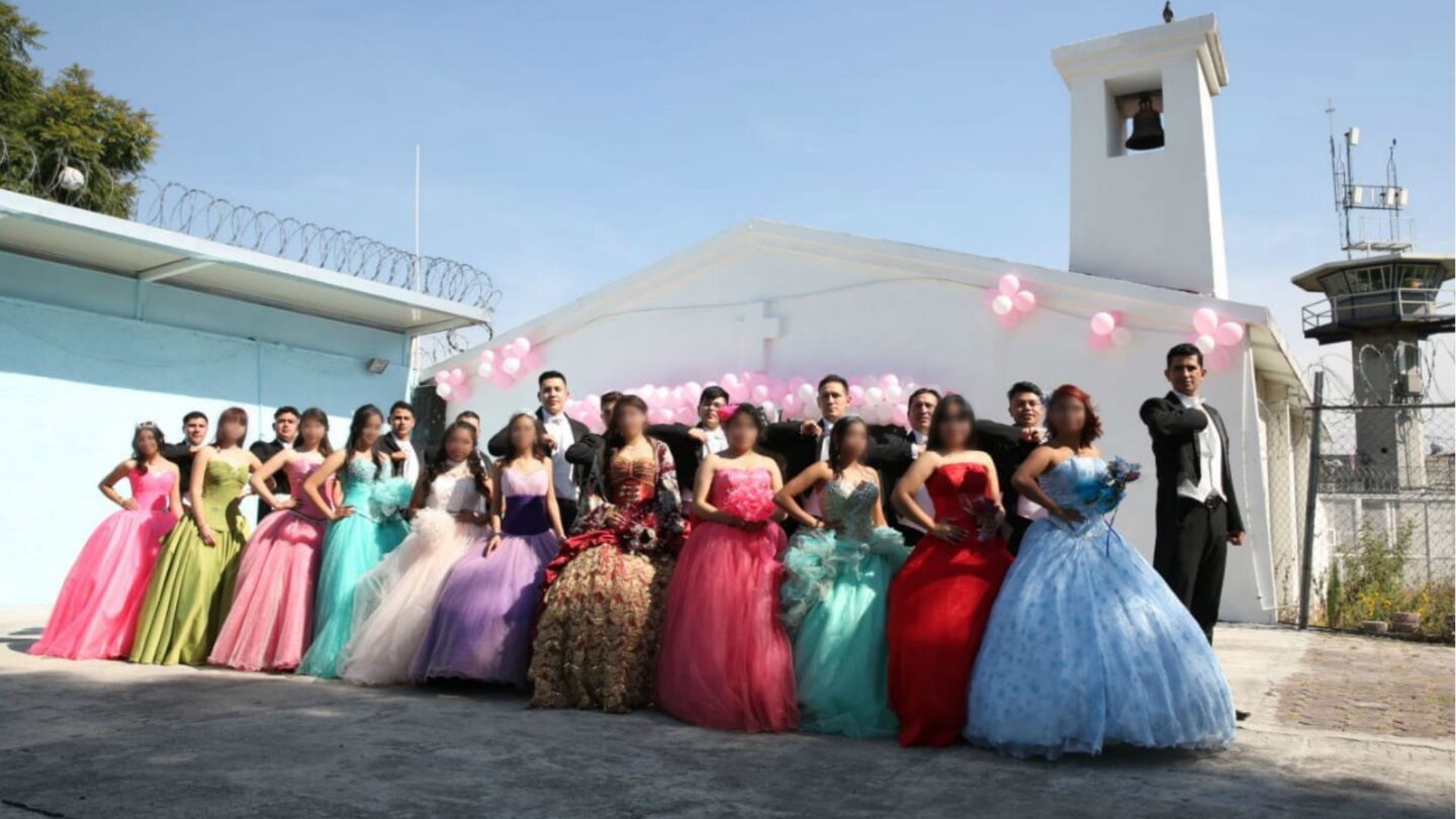 Reclusas de la cárcel de Santa Martha festejaron los 15 años de sus hijas tras las rejas |