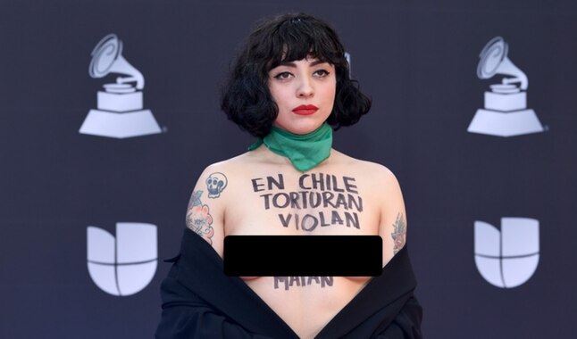 Busto de Mon Laferte causa burla y su mensaje pierde poder