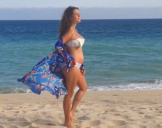 Claudia Álvarez aun embarazada se ve espectacular y lo presume asi