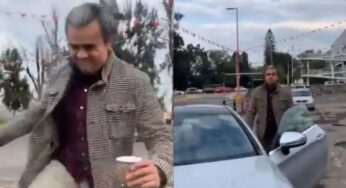 Un hombre agredió a una mujer con la que había tenido un choque vehicular pateando su auto y echándole café en el rostro