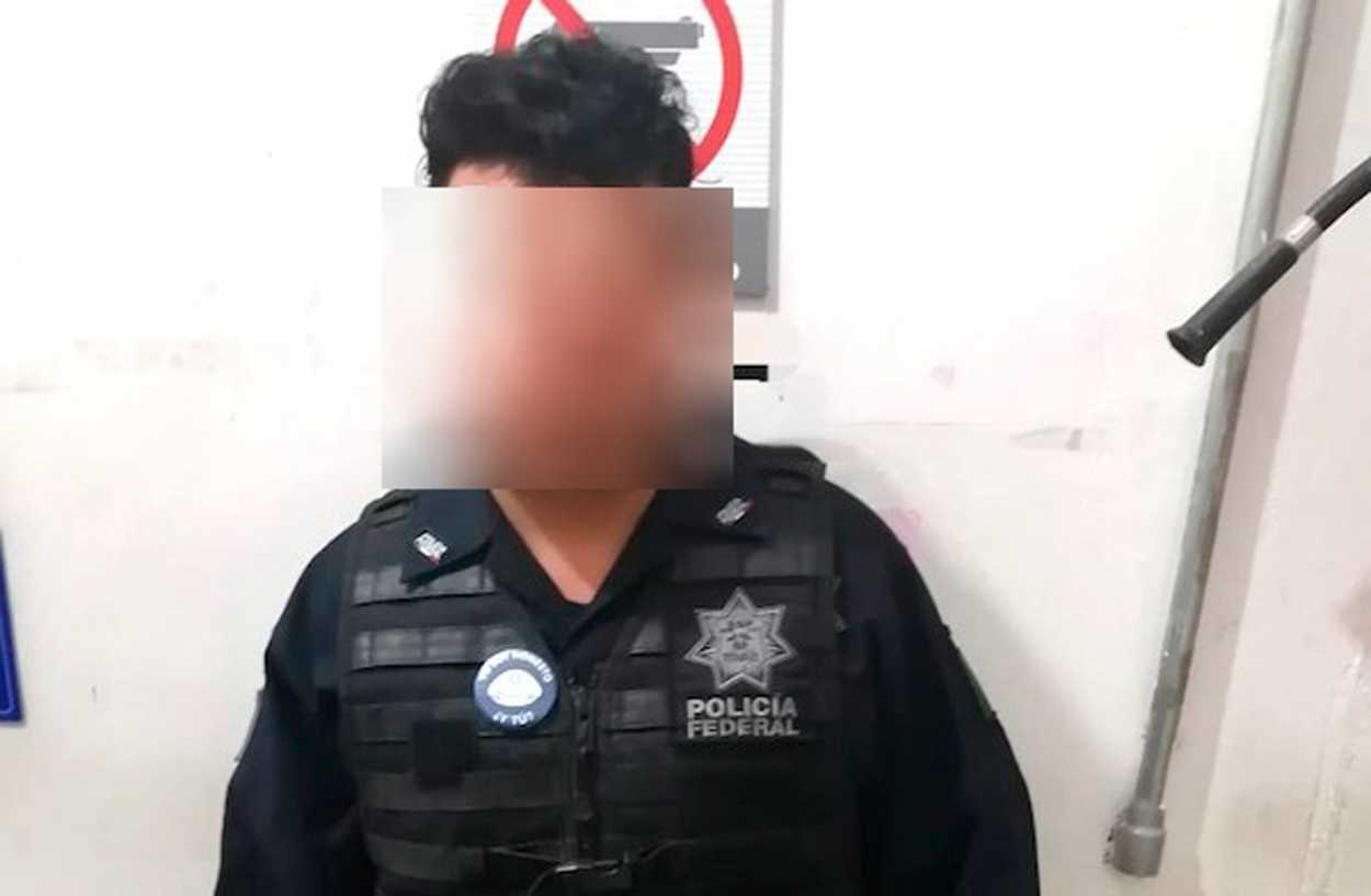 En Ecatepec, joven se puso el uniforme de su papa de la Policía Federal para andar de borracho