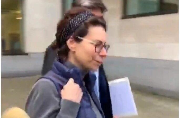 A si de despreocupada esta Karime Macías, después de pagar millonaria fianza