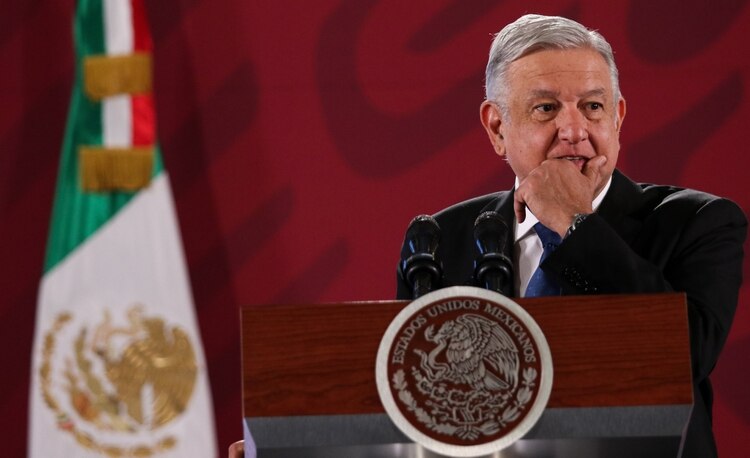 AMLO: Vox lo califica como “mediocre con ínfulas” por polémica con Hernán Cortés