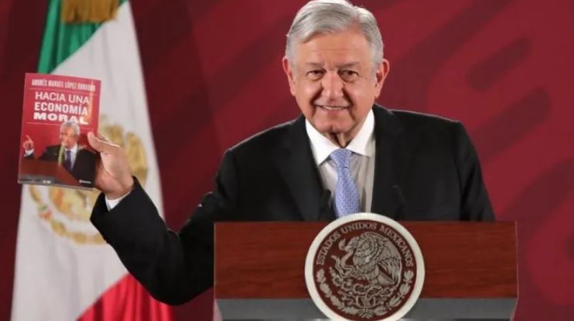 Hacia una economía moral, es el nuevo libro de AMLO que presumió en la mañanera ¿Lo comprarías?