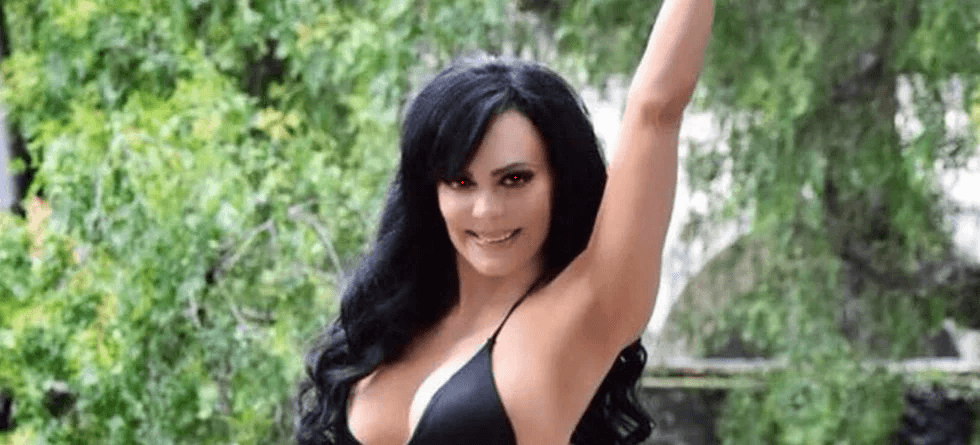 Maribel Guardia se ‘disfraza’ de vampiresa con sexy bikini por Halloween
