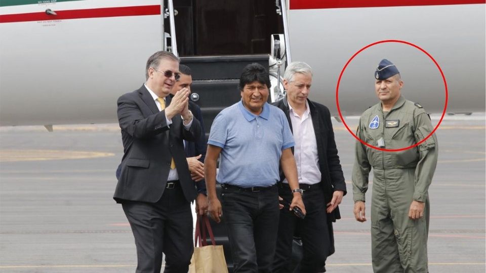 Piloto que trajo a Evo Morales a México es ascendido a General. Si tiene méritos propios