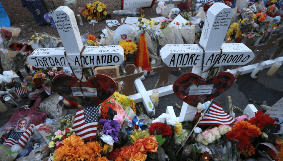 Honran con ofrendas y altares en este Día de Muertos a asesinados en El Paso Texas