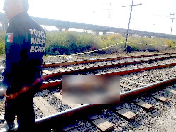 Un tren amputo las piernas ayer a un hombre en Ecatepec, murio desangrado