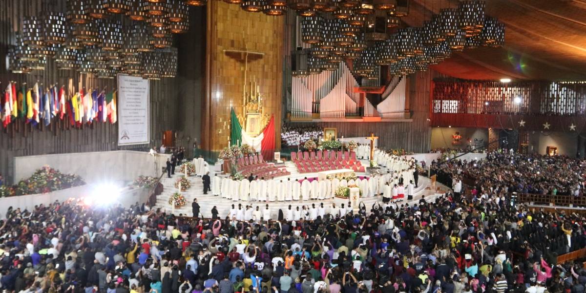 Miles de peregrinos cantan Las Mañanitas a la Virgen de Guadalupe