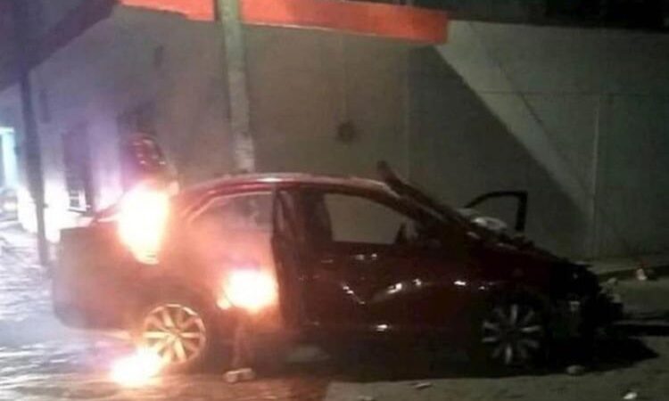 VÍDEO | Incendian vehículo de mujer que atropelló ocho niños durante un desfile navideño en Cuautla