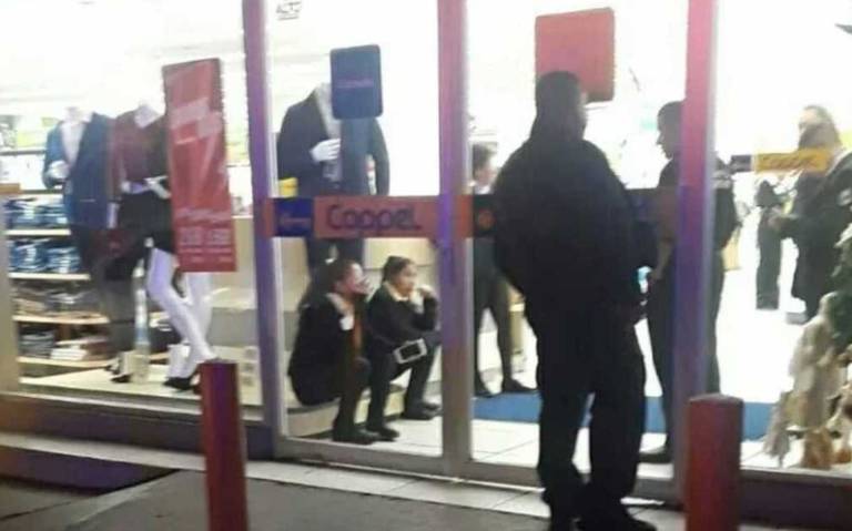 Ladrones asaltan y saquean tienda de autoservicio en Ecatepec