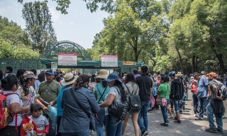 Tres niños asaltaron con pistolas en mano a una empleada del bosque de Chapultepec”