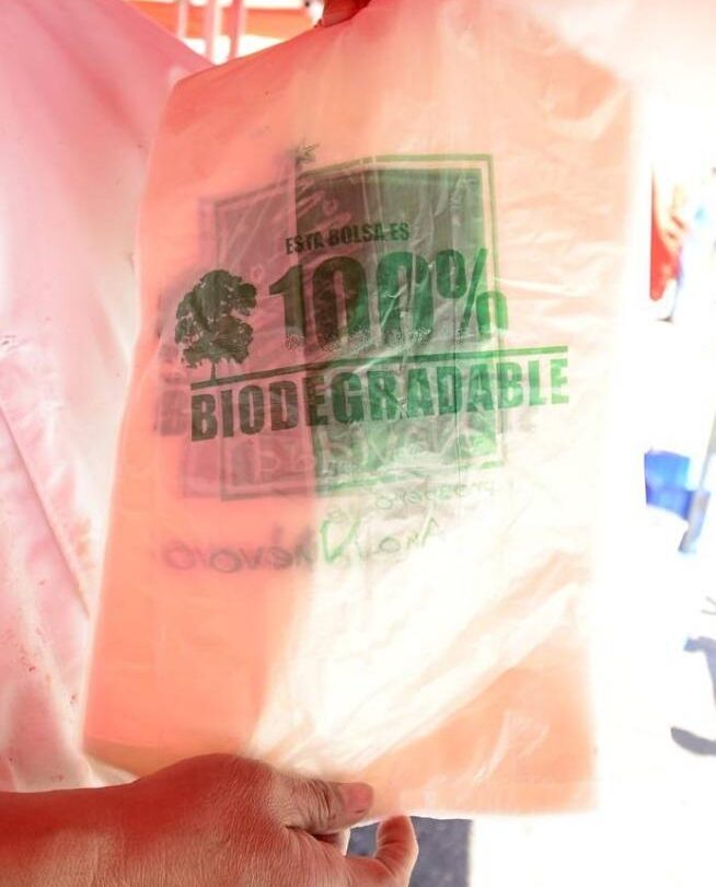 Ya no te daran bolsas de plástico en tiendas de autoservicio y mercados ni las biodegradables te servirán |