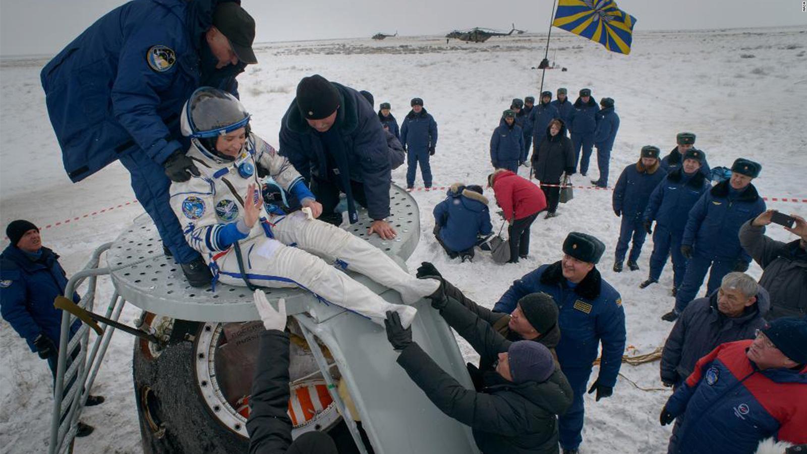 Christina Koch astronauta de la NASA regresa a la Tierra