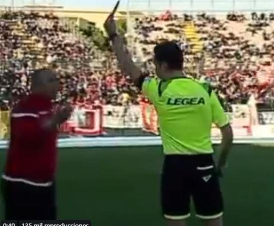 VÍDEO | Entrenador italiano agrede a uno de sus jugadores y es expulsado