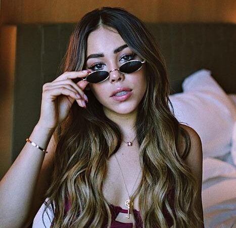 VÍDEO | Danna Paola se da la vuelta y deja ver por debajo de su vestido