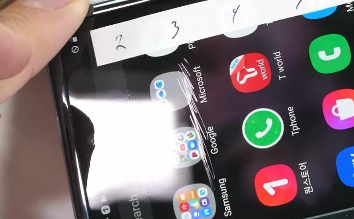 El Galaxy Z Flip de Samsung tiene otro error: se le hacen agujeros al display
