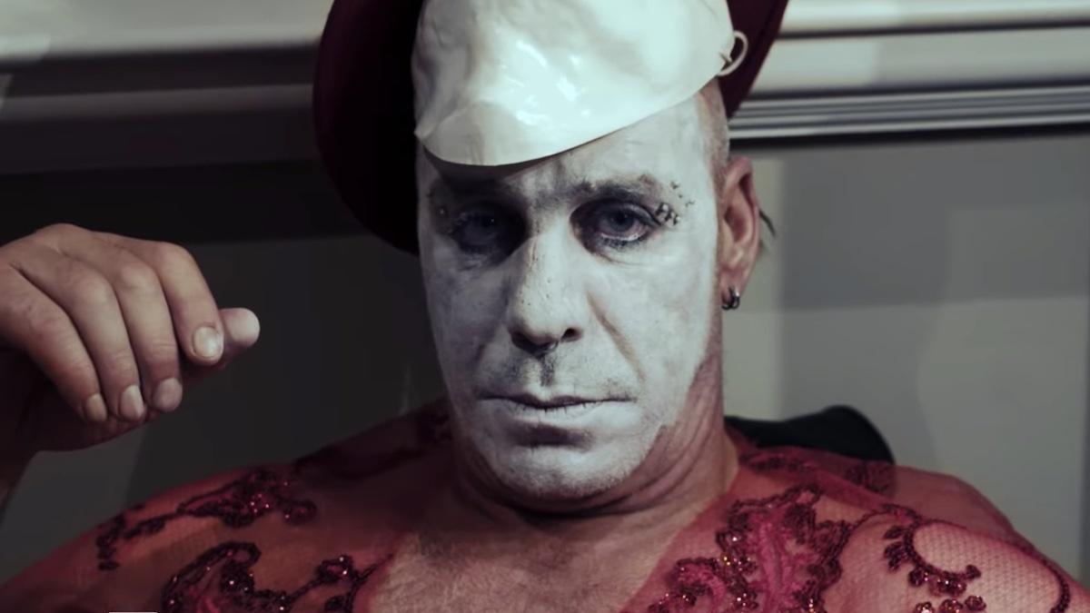 Till Lindemann graba un videoclip pornográfico con actrices rusas y estas sufren una ola de acoso en la Red