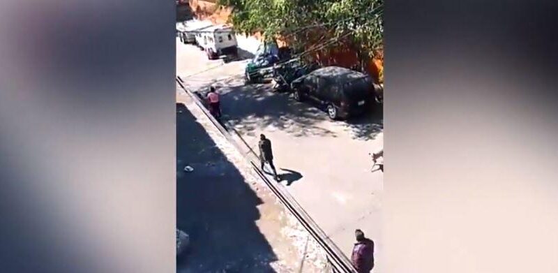 VÍDEO | Sujetos balean a mujer a plena luz del día en Ecatepec