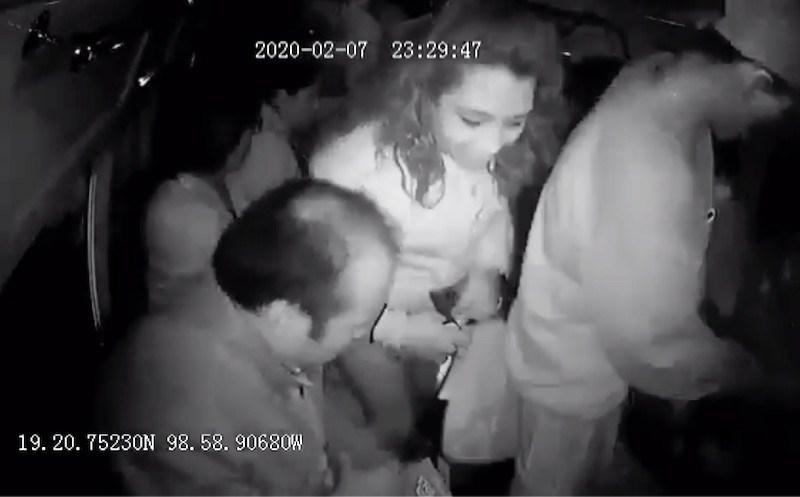 VÍDEO | Tres ladrones asaltan una combi sobre la Ignacio Zaragoza