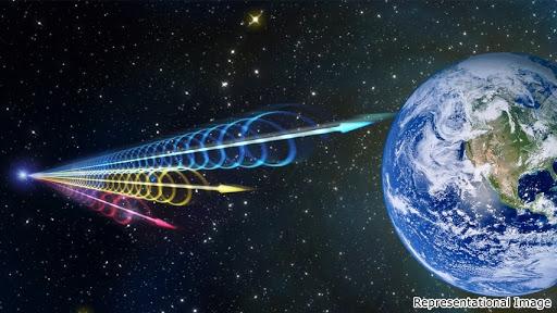 Astrónomos detectan una FRB que se repite cada 16 días