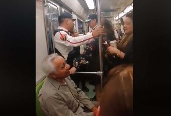 VÍDEO | Mujer intenta sacar a abuelito de vagón exclusivo del Metro y desata polémica