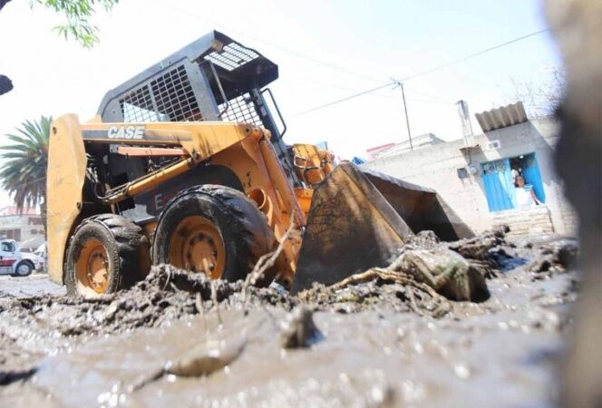 Mujer muere por desplome de barda en Ecatepec